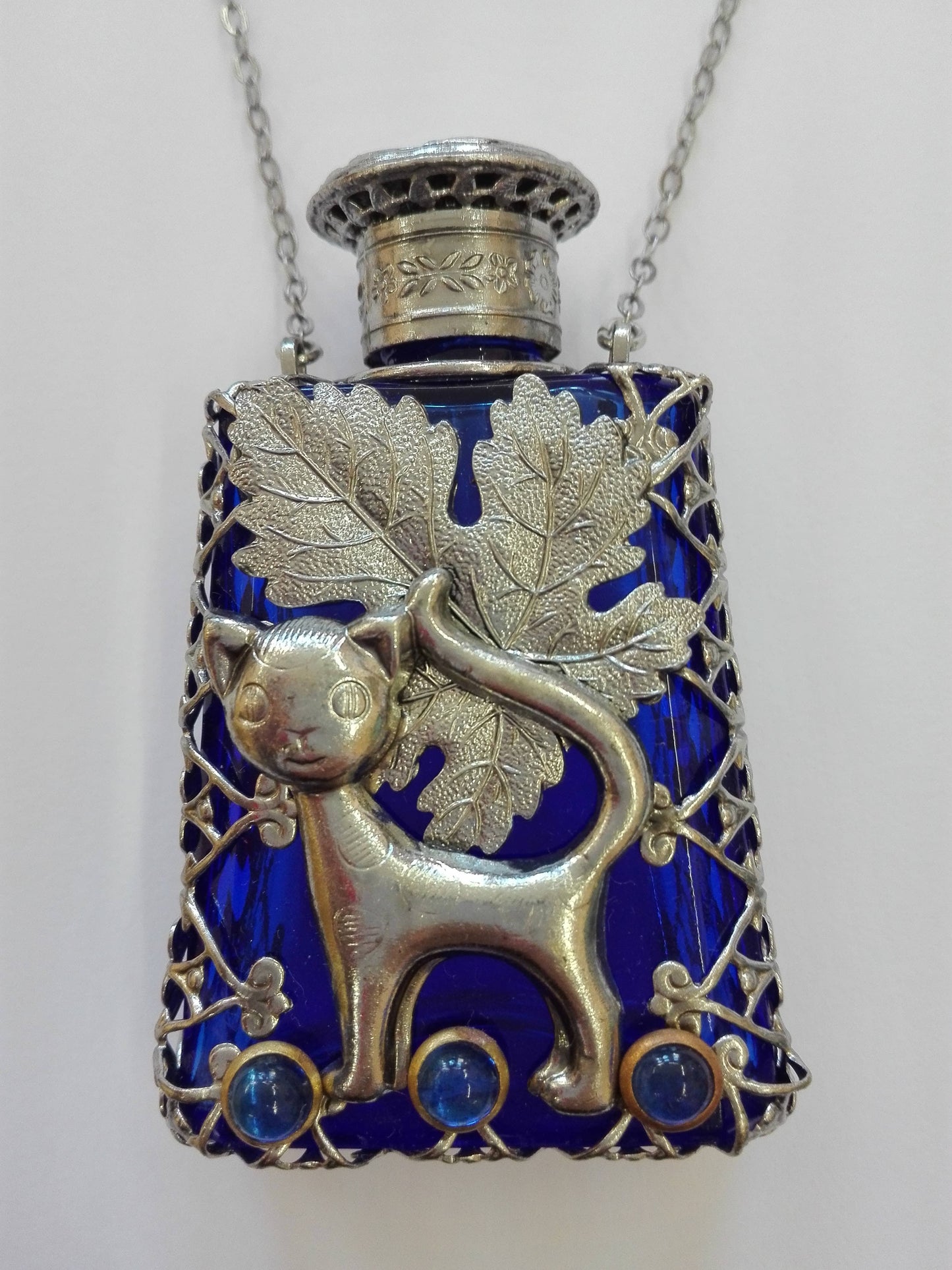 CAT Victorian Style Decorative CAT Perfume Bottle Czech made: Pink