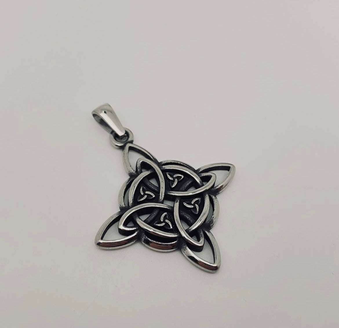 Witch Knot Pendant