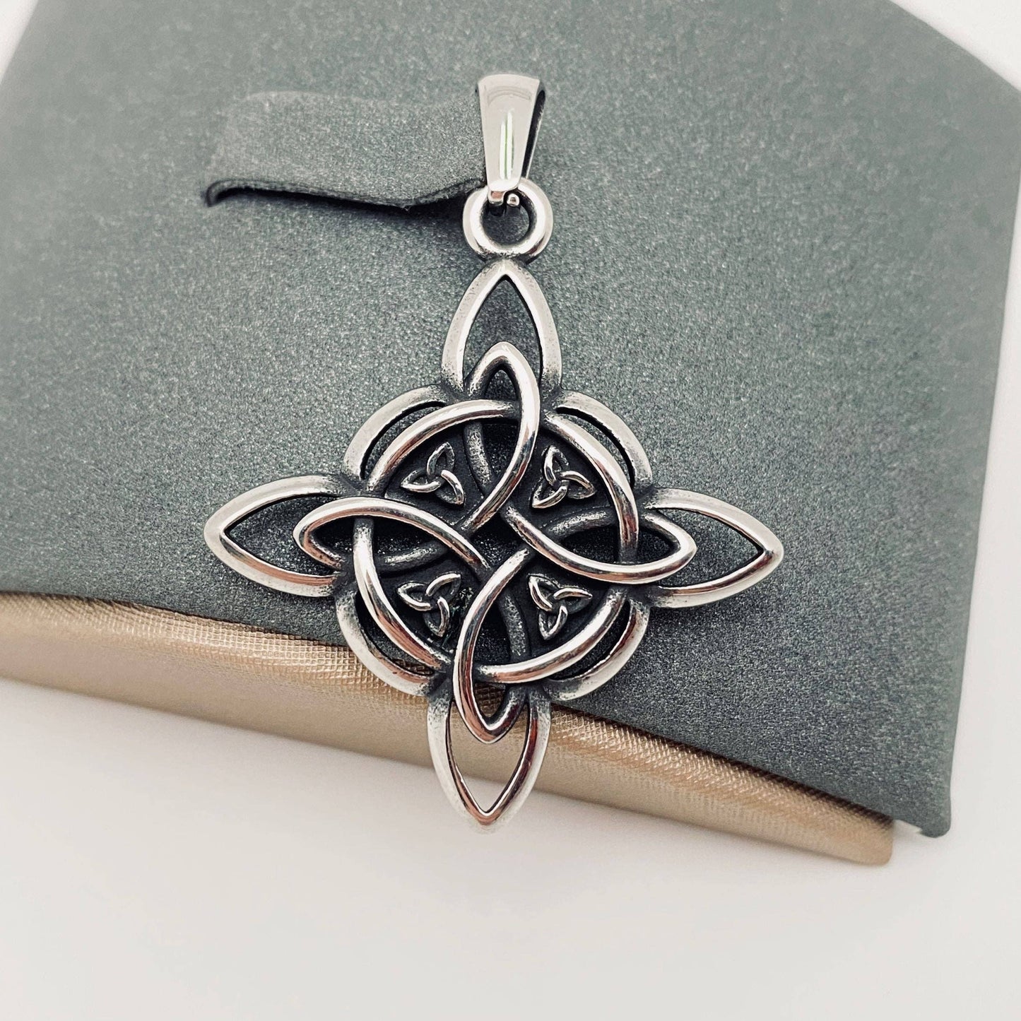 Witch Knot Pendant